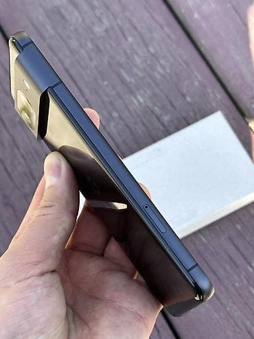 маленький айфон: Google Pixel 8, Б/у, 128 ГБ, цвет - Черный, 1 SIM, eSIM — 5