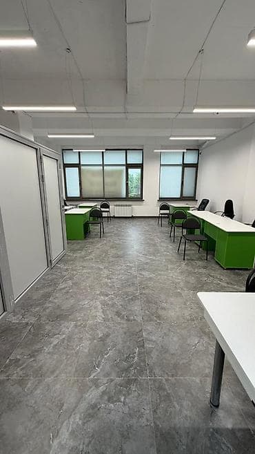 Недвижимость: Аренда офисов, 51 м², В жилом комплексе, 1 линия, С видом на горы, С оборудованием — 2