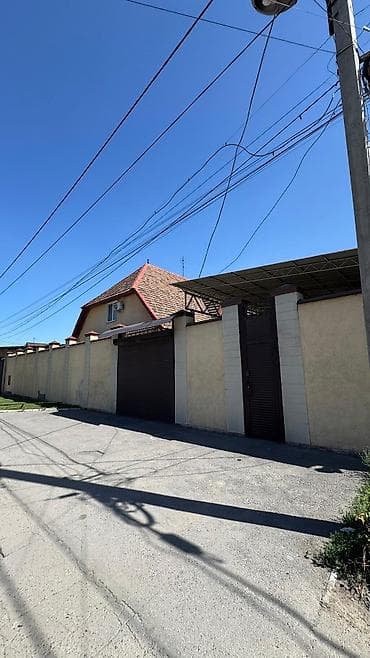 Дома: Продаётся просторный 2-этажный кирпичный дом в тихом районе Бишкека 📍 — 1