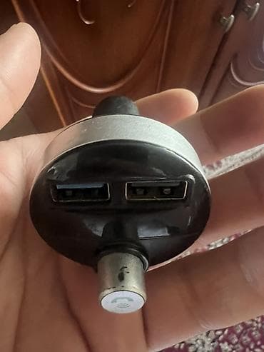 Автомобильный FM‑модулятор/трансмиттер с двумя USB‑портами -