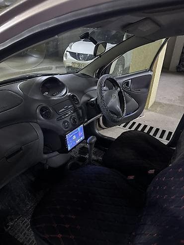 Toyota Vitz: 2001 г., 0.9 л, Автомат, Бензин, Хэтчбэк — 4