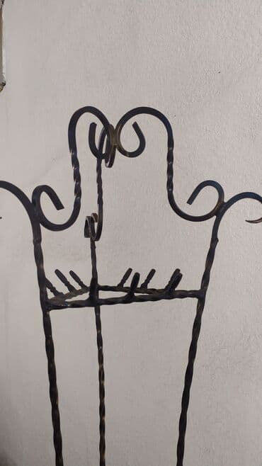 Вешалки: Вешалка для одежды. Добротный, новый. Без торга — 4