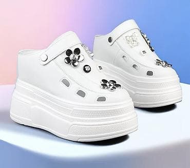 джибитсы для кроксов: Белые сабо-платформы с декоративными украшениями - Формат: закрытые — 1