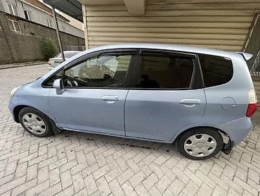 Honda Fit: 2002 г., 1.5 л, Автомат, Бензин, Хэтчбэк — 4