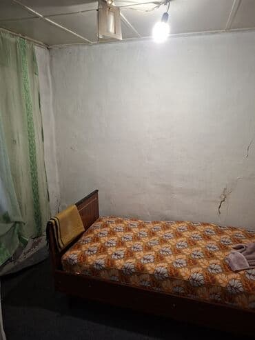 балыкчы жарнама: 4 комнаталуу жер уй берилет. Мебель быт техника жок. общий душ — 4