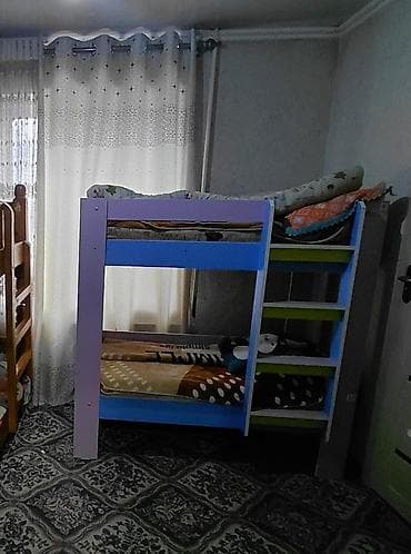 Детская двухъярусная кровать с боковой лестницей - Компактная модель