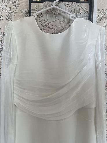 белые форсы: Белое вечернее/торжественное платье 
В отличном состоянии 
Звоните  — 3