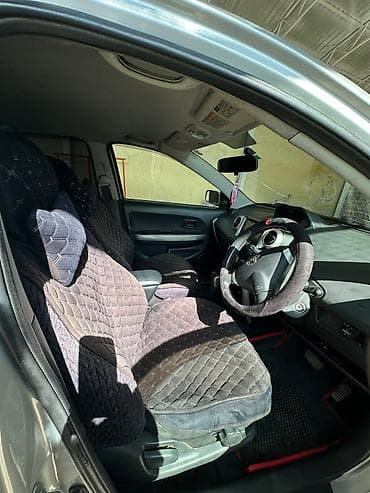 r18 audi: Компактный городской хэтчбек (правый руль), серебристый цвет кузова — 4