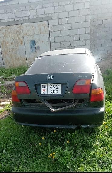 торг у капота: Honda Civic: 1998 г., Седан — 3