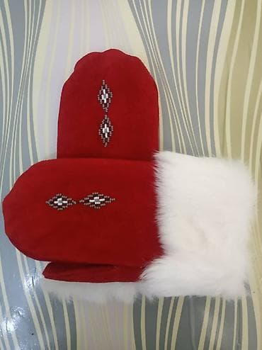 Плащи: Стильные дамские варежки. Натуральная замша и мех. Новые. Украшены — 5