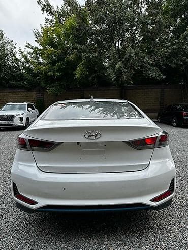 салквн тор: Hyundai Elantra: 2020 г., 1.6 л, Автомат, Гибрид, Седан — 2