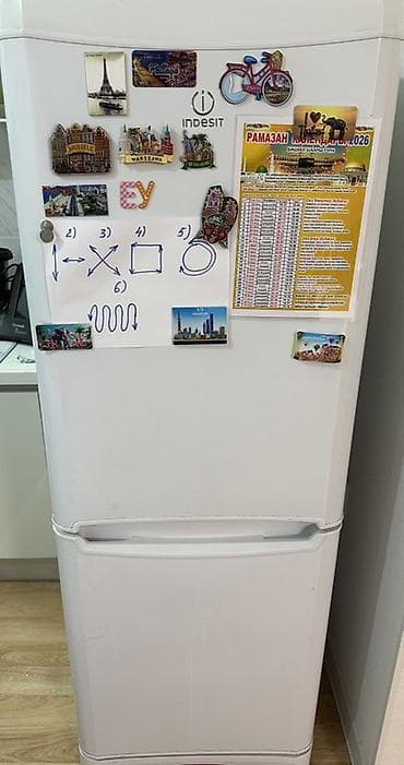 samsung а50: Холодильник Indesit, Б/у, Двухкамерный — 1