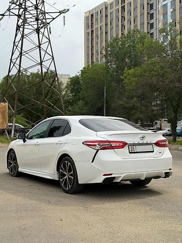 Toyota Camry: 2018 г., 2.5 л, Автомат, Бензин, Седан