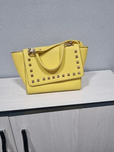 Жёлтая 500сом,
Голубая 200 сом at lalafo.kg Жёлтая 500сом,
Голубая 200 сом