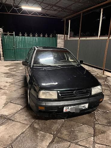 Унаа сатуу: Volkswagen Vento: 1993 г., 1.8 л, Кол менен иштөөчү, Бензин, Седан — 1