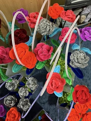 ёлки искусственная: Яркие декоративные букеты из мягких плюшевых «проволочных» цветов. - — 7