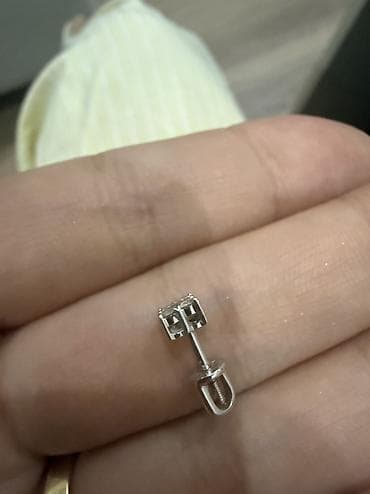 медицинское золото цена: Серьги с бриллиантами в белом золоте на винтовой застежке В Азия — 3