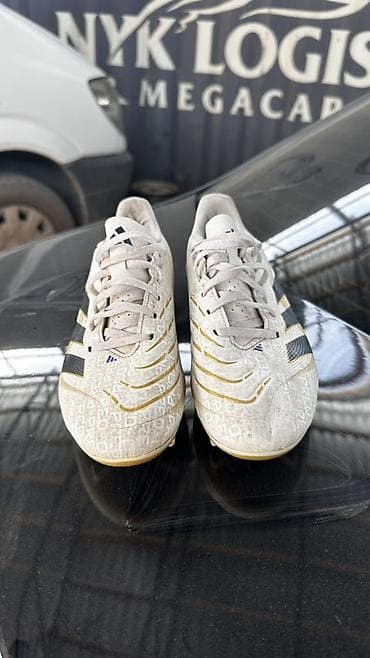 футбольные мячики: Футбольные бутсы adidas Predator - Модель: Predator (маркировка — 3