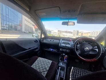 Продажа авто: Honda Fit: 2004 г., 1.3 л, Вариатор, Бензин — 6