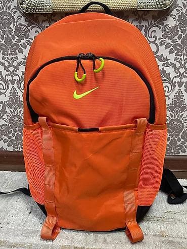 active 2: Продам 2 рюкзака 🎒 Всего за 2000 сом (2 рюкзака)💯✅ 1️⃣Оранжевый Nike — 1