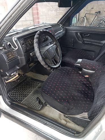 Volkswagen Jetta: 1991 г., 1.8 л, Механика, Бензин, Седан