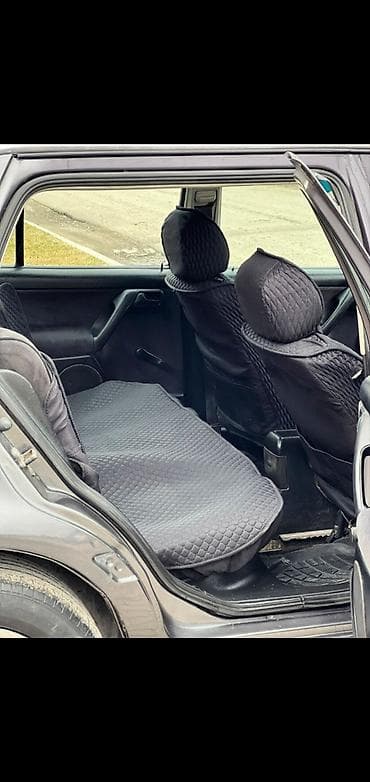 bid e2: Volkswagen Vento: 1993 г., 1.8 л, Механика, Бензин, Седан — 5