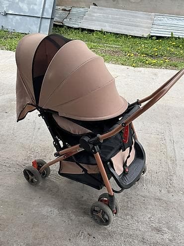 Прогулочная коляска-трость с перекидной ручкой вставкой из сетки для