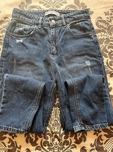 Мужская одежда: Джинсы женские, классический синий деним средней плотности. Модель с — 2