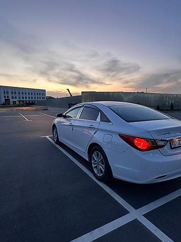 күзгү: Hyundai Sonata: 2010 г., Автомат, Бензин, Седан — 3