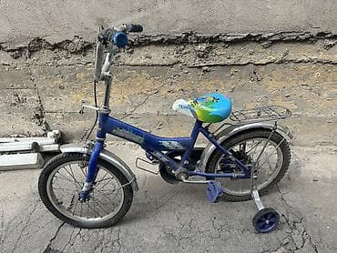 продам велосипед: Детский велосипед с дополнительными боковыми колесами. - Размер — 2