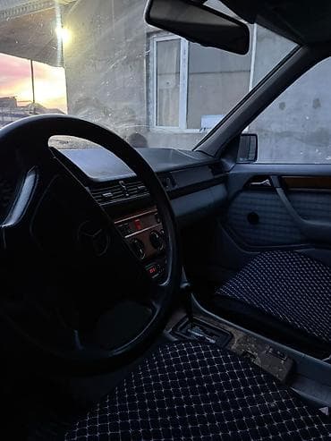 Продажа авто: Mercedes-Benz W124: 1993 г., 2.2 л, Автомат, Бензин, Универсал — 5