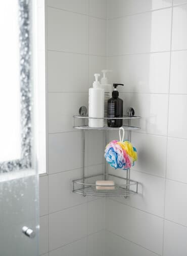 Угловая полка с хромированным покрытием. Предназначена для компактного