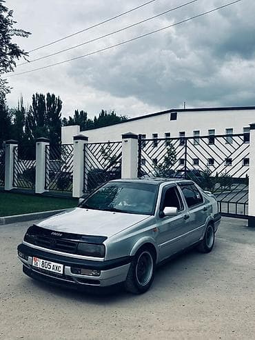 Volkswagen Vento: 1995 г., 1.8 л, Кол менен иштөөчү, Бензин, Седан — 5