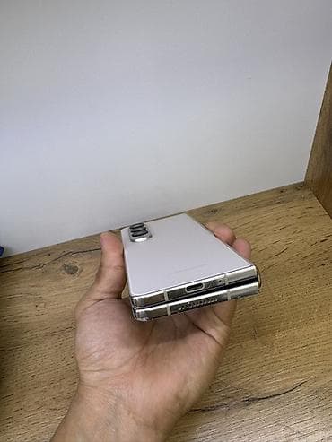 pixel 4a: Samsung Galaxy Z Fold 3, 512 ГБ, цвет - Бежевый, 1 SIM, eSIM — 2