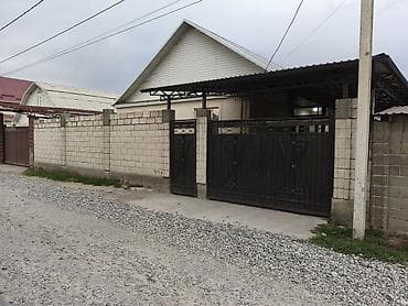 2 rooms: Срочно Продается просторный дом с двором и навесом для нескольких — 1