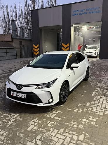 Toyota: Toyota Corolla: 2022 г., 1.8 л, Вариатор, Гибрид, Седан — 2