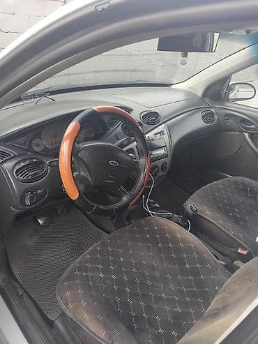 купить бу бокс на крышу автомобиля: Ford Focus: 2000 г., Универсал — 1