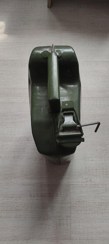 mark d: Канистра б/у 10л — 2