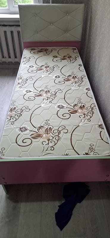 4 moms: Односпальная кровать, Б/у, С матрасом, длина - 190 см — 2