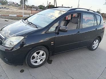 Toyota Corolla Verso: 2003 г., 1.8 л, Механика, Бензин, Минивэн