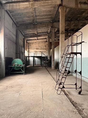 гаражи металлические: Сдаются в аренду сухие складские помещения площадью 155м², 450м² — 1