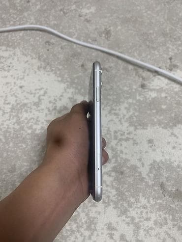 IPhone 11, Белый, 81 % — 5