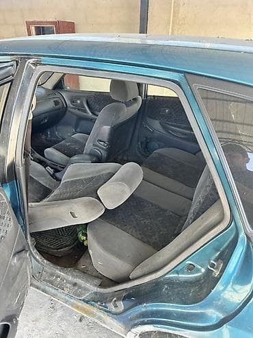 mazda demio 2001: Mazda 323: 1999 г., 1.6 л, Хэтчбэк — 3