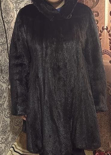 Пуховики и зимние куртки: Женская шуба из натурального меха (визуально — норка), цвет глубокий — 1