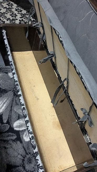 стол садовый: Продается кухонный уголок с 2 табуретками. В хорошем состоянии — 3