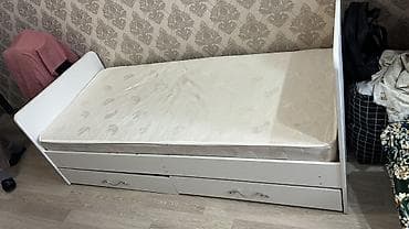 односпальные диваны кровати: Односпальная кровать, Б/у, С матрасом, длина - 185 см — 3