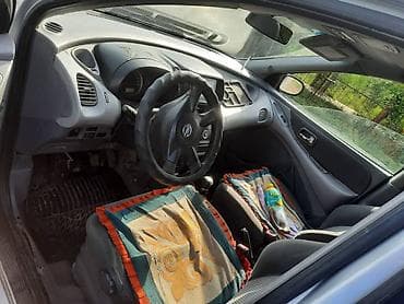 Продажа авто: Nissan Tino: 2003 г., 2.2 л, Механика, Бензин, Хэтчбэк — 8