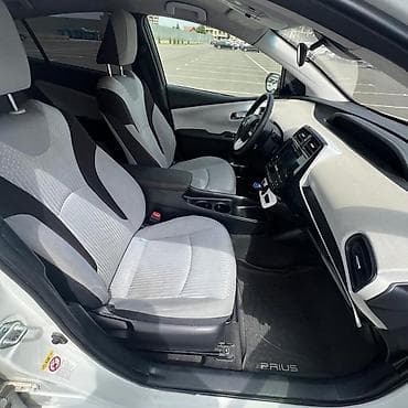 platz vitz: Toyota Prius: 2017 г., 1.8 л, Автомат, Гибрид, Хэтчбэк — 3