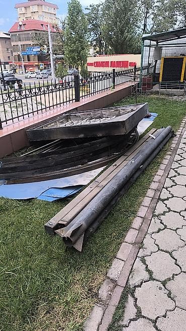 Эмерек: Металлический уличный навес над входом Описание: - Арочная — 3