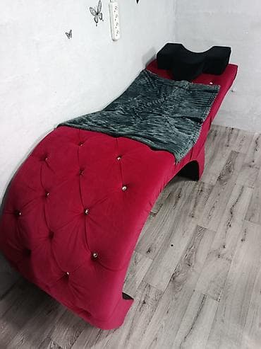 Продаю кушетку для наращивания ресниц продаю стол для маникюра